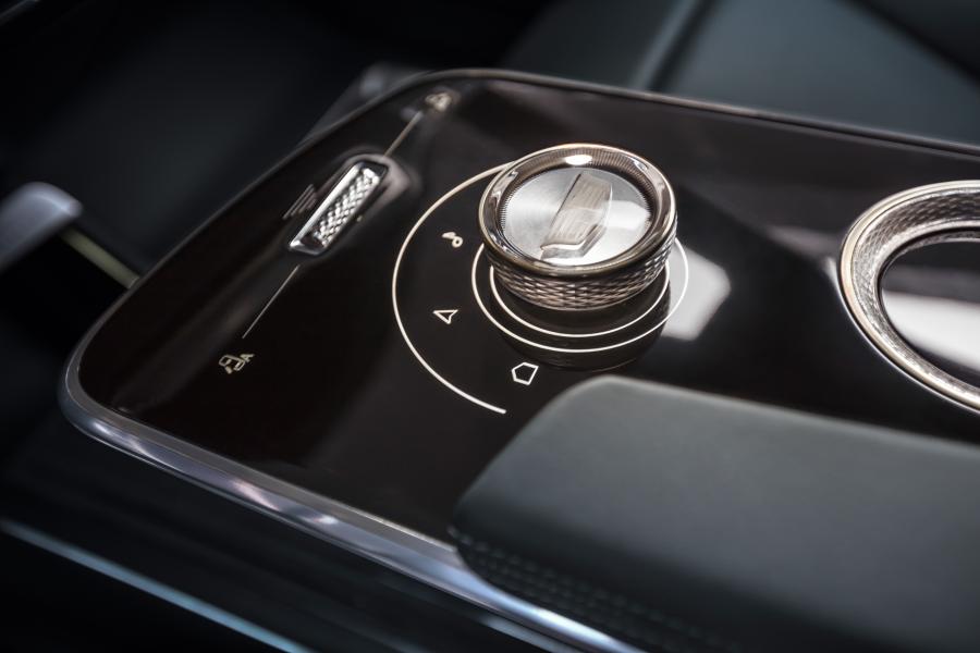 Детали интерьера Cadillac Lyriq Show Car 2020 года  (фото 12 из 28)